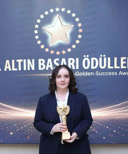 İHA muhabiri Zöhre Alagöz'e 'Yılın En İyi Savunma Muhabiri' ödülü verildi