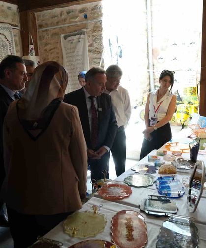 Kaldıkları yurtlarda yıl boyunca eğitim alan öğrencilerin eserleri görücüye çıktı