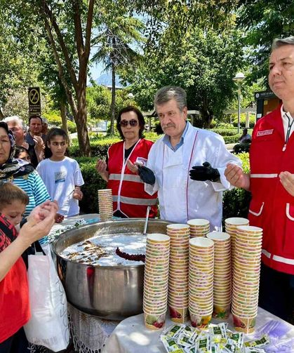 Kızılay'dan bin kişilik aşure ikramı