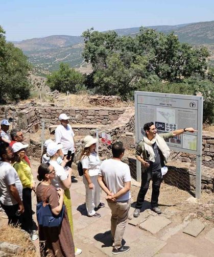 Komisyon üyeleri Yunusemre'nin tarih ve kültür rotasını keşfetti
