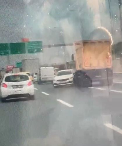 Kuzey Marmara Otoyolu'nda korku dolu anlar: Tır otomobili önüne alıp sürükledi