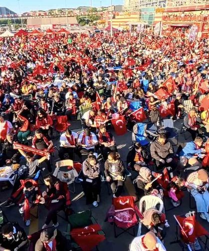 Milli heyecan uyku uyutmadı: Binlerce vatandaş sabahın ilk ışıklarında alanlara akın etti