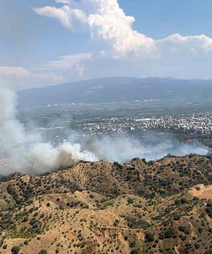 Nazilli'deki yangına 4 helikopterle müdahale ediliyor
