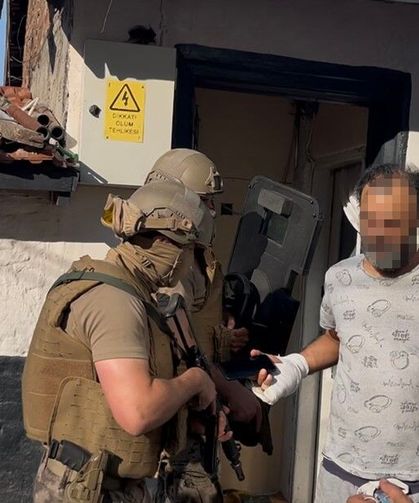 Özel harekat evi ablukaya aldı, yakalanınca 'çalsaydınız açardım' dedi