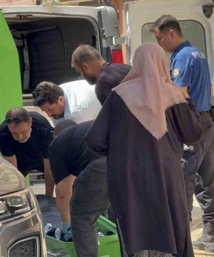 Seslendikleri annelerini yatağında cansız buldular