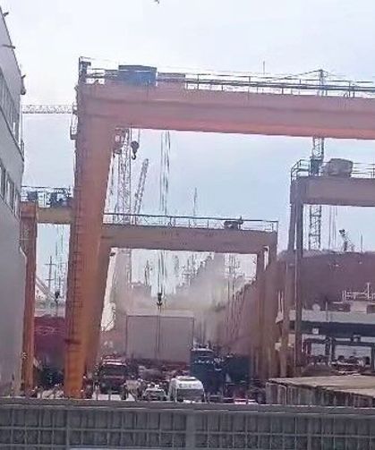 Tersanede bakımdaki gemide yangın