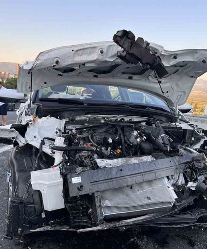 Tıra arkadan çarpan otomobildeki Rus kadın hayatını kaybetti
