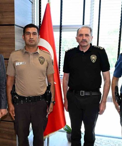 Uşak'ta örnek davranış sergileyen çarşı ve mahalle bekçisine teşekkür belgesi