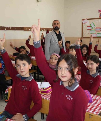 Vanlı öğrenciler matematik olimpiyatlarında dünya şampiyonu oldu