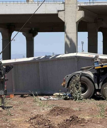 Yaklaşık 15 tonluk beton blok altında kaldılar: 1 ölü, 1 yaralı