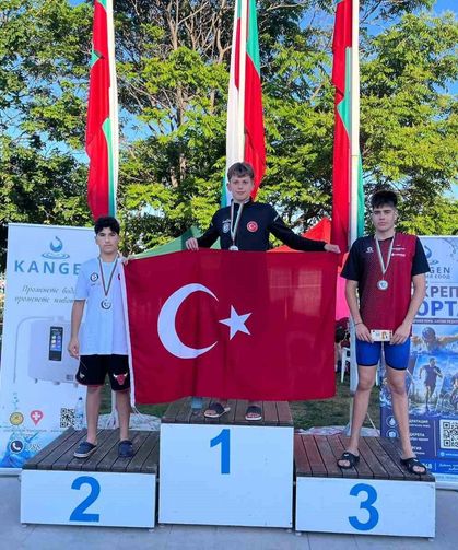 Yıldırımlı genç yüzücüler Türkiye'nin gururu oldu