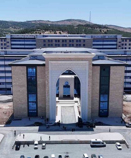 15 milyar liralık dev sağlık yatırımında sona gelindi: 1071 yataklı hastane yıl sonunda açılacak