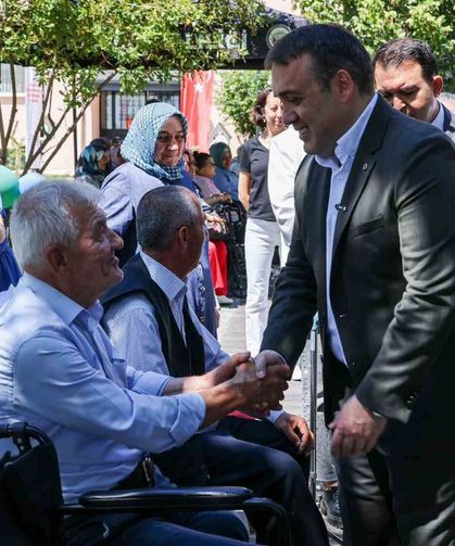 5 ton plastik kapak, 17 tekerlekli sandalyeye dönüştü