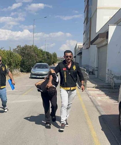 Adana'da 3 kişiyi öldüren katil zanlısı adliyeye sevk edildi