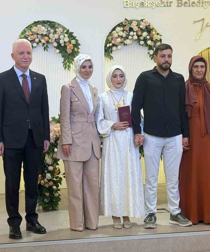 Aile ve Sosyal Hizmetler Bakanı Göktaş, evlilik kredisi desteğinden faydalanan çiftin nikah şahidi oldu