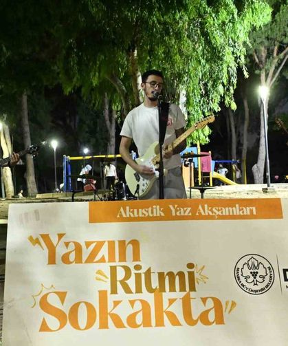 'Akustik Yaz Akşamları' Manisalılara müzik dolu bir hafta sonu yaşattı