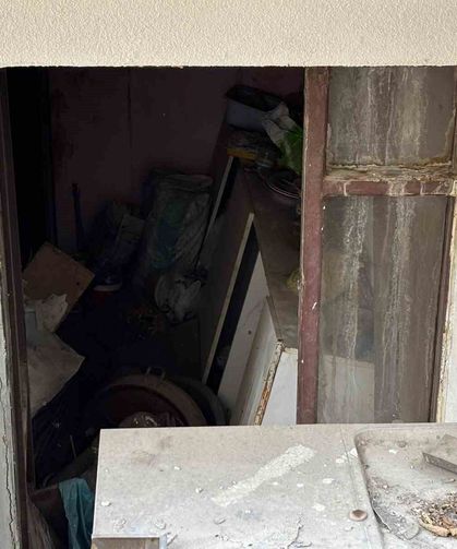 Ankara'da yaşlı çifte ait evden kamyon dolusu çöp çıkartıldı