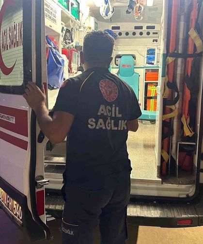 Arının soktuğu kişi yaşam mücadelesi veriyor