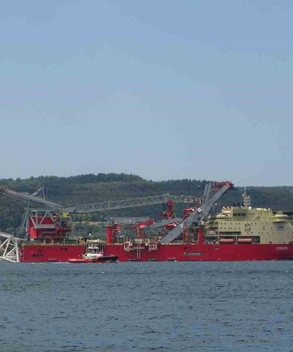 Boru döşeme gemisi 'JSD 6000' Çanakkale Boğazı'ndan geçti