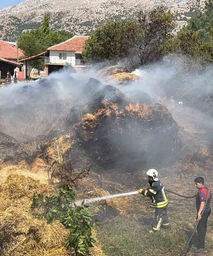 Burdur'da 50 ton balya yangında kül oldu