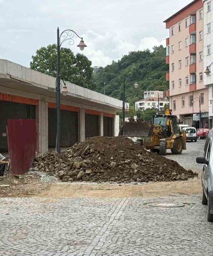 CHP'den ayrıldılar, parti tabelasını çöpe attılar