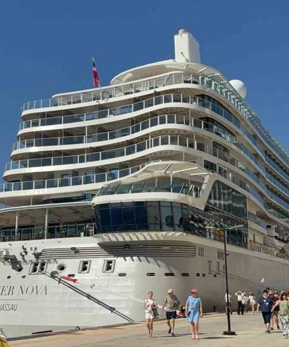 Dev kruvaziyerler Bodrum'a demir attı: 3 bin 319 turist geldi