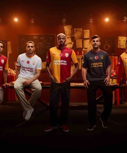 Galatasaray yeni sezon formalarını tanıttı