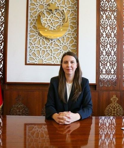 Gürpınar'ın ilk kadın kaymakamı göreve başladı