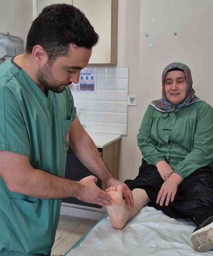İlk ayakkabısını 51 yaşında giyebildi