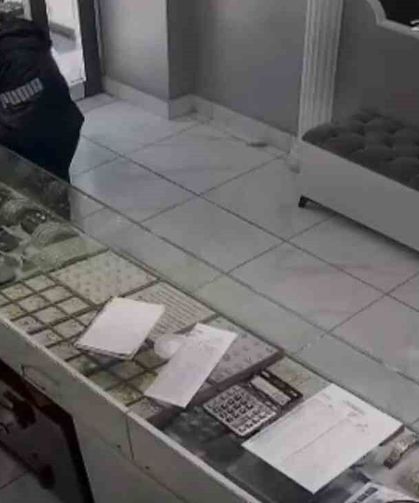 İnternetten araştırma yapıp silahla kuyumcuyu soyan zanlının görüntüleri ortaya çıktı