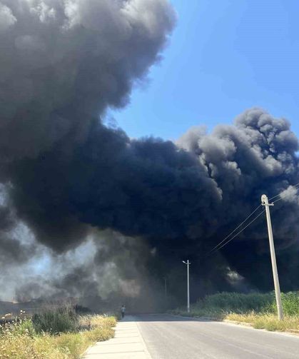İzmir'de geri dönüşüm fabrikasında korkutan yangın