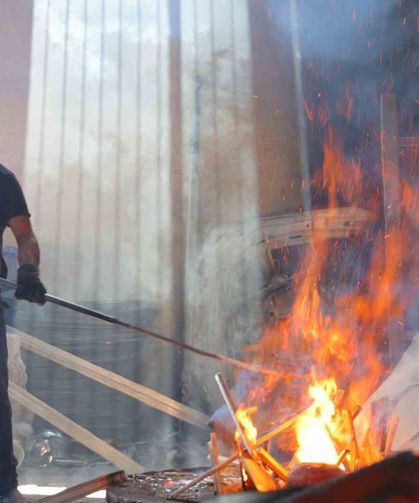 Kahramanmaraş'ta bunaltıcı sıcağa rağmen ateşin başında zorlu mesai
