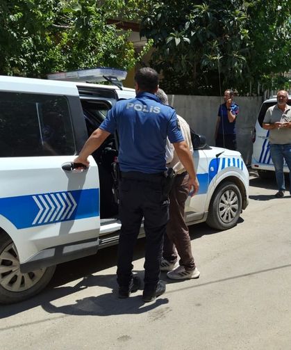 Kapı kapı dolaşarak bağış topladı