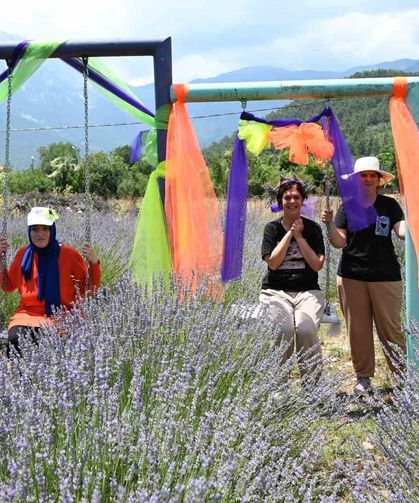 Kemer'de 'Mor turizm' başlıyor