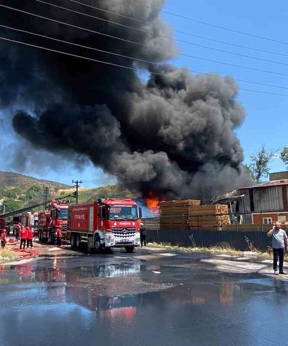 Kocaeli'deki boya fabrikası yangınında acı haber: 1 işçi hayatını kaybetti