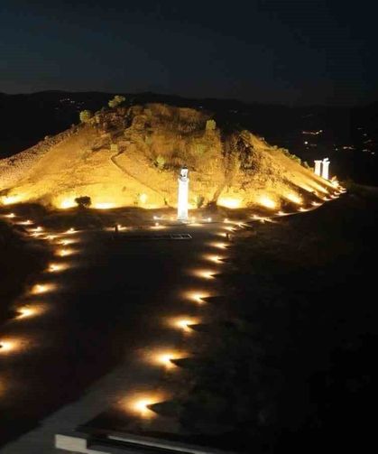 Kraliçeler mezarlığı gece de ziyarete açıldı