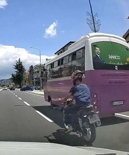 Makas attı, egzozu bağırttı: Plakasız motosikletli trafikte tehlike saçtı