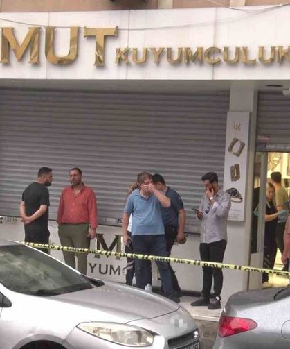 Maltepe'de silahlı kuyumcu soygunu: Şüpheliler altınlarla kaçtı