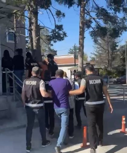 Memur yapma vaadiyle vatandaşları dolandıran 4 kişi tutuklandı