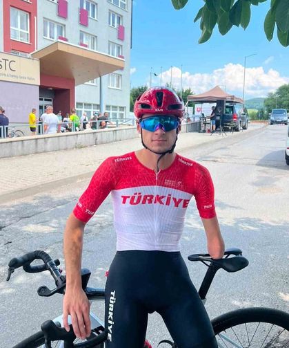 Milli bisikletçi Mehmet Keskin Slovakya'da sahne aldı