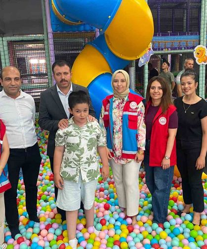 Osmaniye'de özel bireyler karne sevincini şenlikle yaşadı