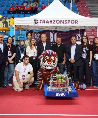 Robotlar spor salonunda yarıştı