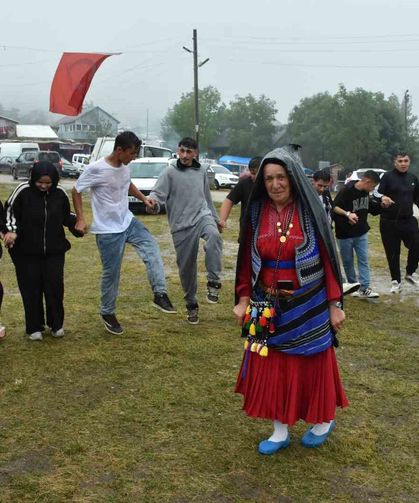 Sis, yağmur, çamur dinlemediler, 116 yıllık geleneği yaşattılar