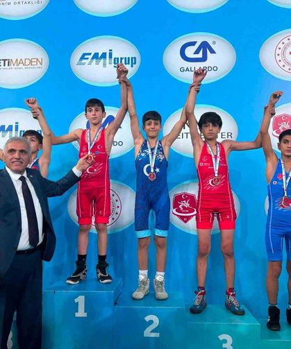 Sivaslı güreşçi Ankara'dan bronzla döndü