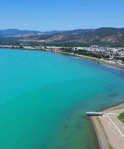 Turkuaza bürünen İznik Gölü mest etti