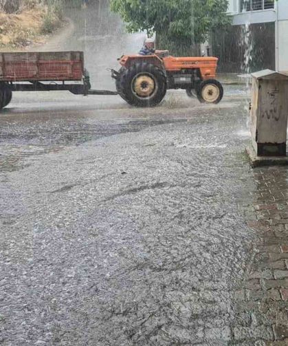 Yaz ortasında sağanak sürprizi: Tekirdağ'da yollar göle döndü