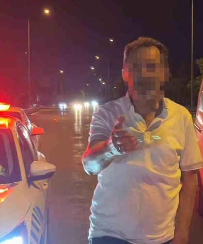 'Yazıklar olsun' dedi, basın mensubuna tükürdü