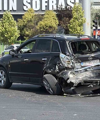 Yolcu minibüsü ile otomobil çarpıştı: 8 yaralı