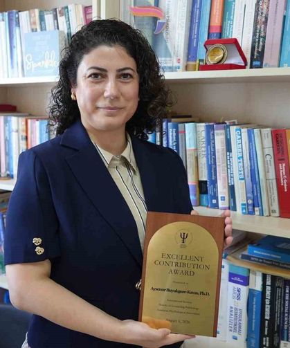 ABD'den 'Üstün Katkı Ödülü' alan profesör: 'Gençlerin en çok yaşadığı sorunlardan biri belirsizlik'