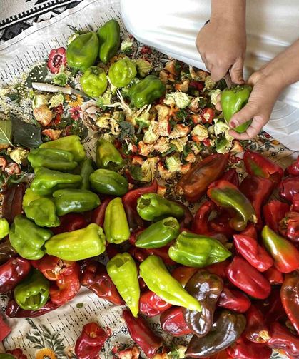 Ağrı'da kış hazırlıkları başladı: Kapya biberler ipe diziliyor
